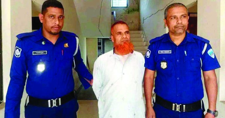 ঝগড়ার একপর্যায়ে ঘুষি, পালানোর সময় ধরা খেলেন আওয়ামী লীগ নেতা