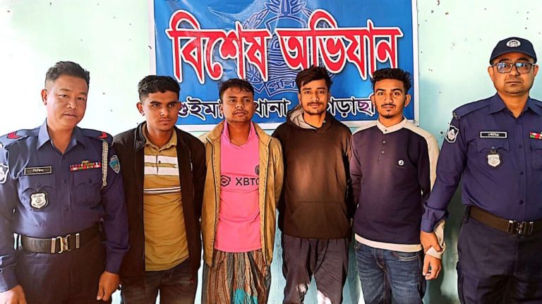 গুইমারায় অভিযানে ছাত্রলীগের ৪ নেতাকর্মী আটক