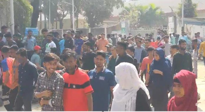 চট্টগ্রামে প্যাসিফিক ক্যাজুয়েলসের দুটি ইউনিট অনির্দিষ্টকালের জন্য বন্ধ