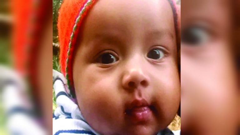 মা-বাবার সামনে রিকশা থেকে ছিটকে পড়ে শিশুর মর্মান্তিক মৃত্যু