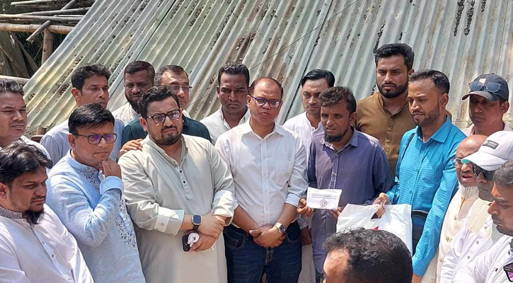 চন্দনাইশে অসহায় গিয়াস উদ্দিনের পরিবারের পাশে তারেক রহমান