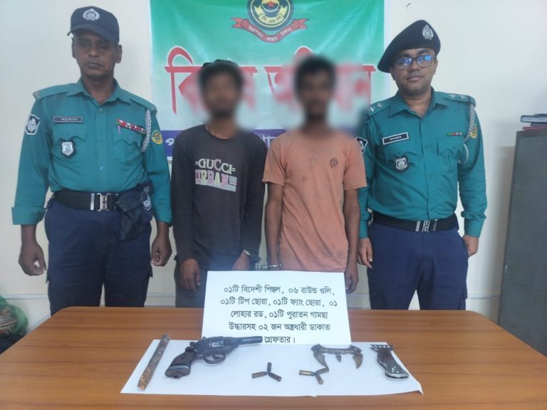 পাহাড়তলী থানা পুলিশের অভিযানে দেশীয় অস্ত্রসহ দুই জন গ্রেফতার