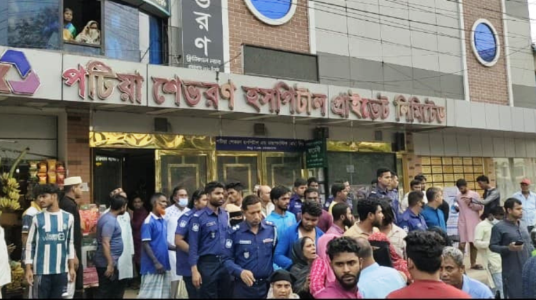 পটিয়ায় ভুল চিকিৎসায় শিশুর মৃত্যুর অভিযোগ, হাসপাতাল ভাংচুর