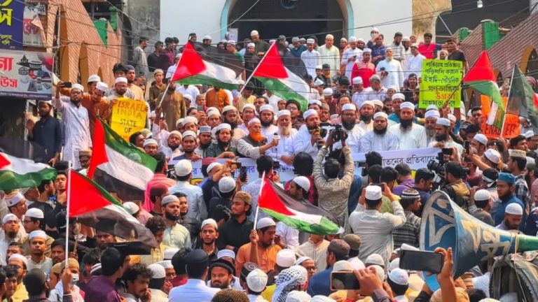 ফিলিস্তিনে গণহত্যার প্রতিবাদে চট্টগ্রামে আন্দরকিল্লায়  বিক্ষোভ সমাবেশ