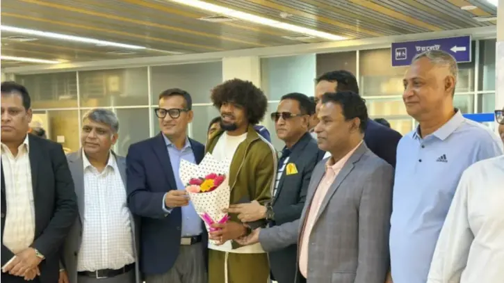 দেশে ফিরে রোমাঞ্চিত হামজা বললেন, আমরা ভারতকে হারাতে পারব