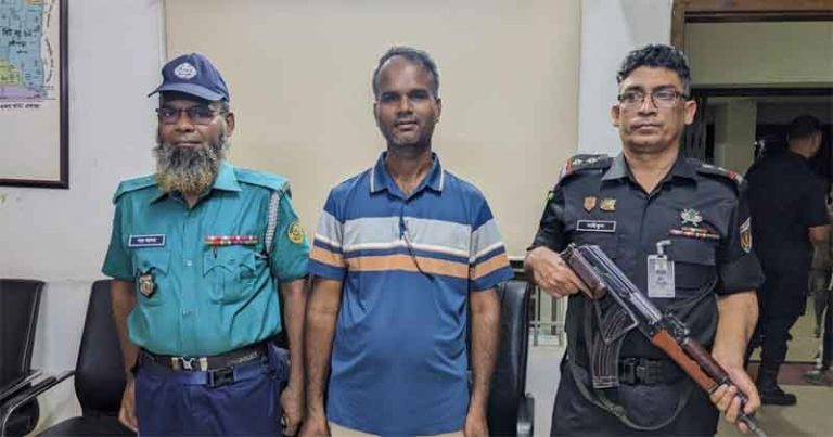 হালিশহরে নাশকতা মামলা, বাদী চিনেন না আসামিকে, সাংবাদিক আবেদ গ্রেপ্তার