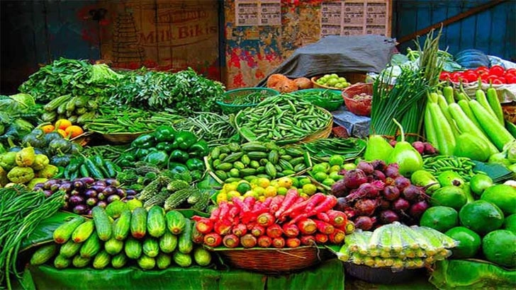 বাজারে এখন কমদামি কোনো সবজি নেই