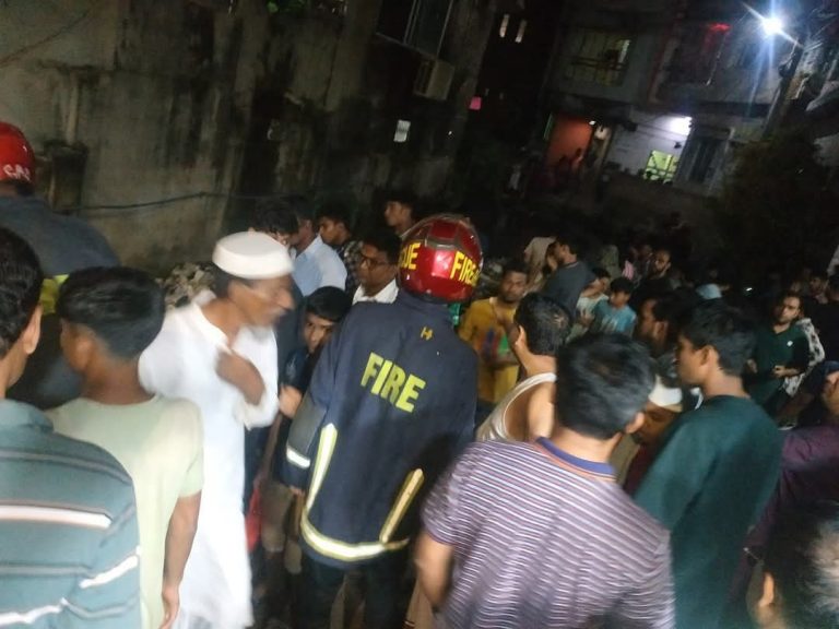 চট্টগ্রামে নালায় পড়ে নিখোঁজ এক শিশু; উদ্ধার চেষ্টায় ফায়ার সার্ভিস