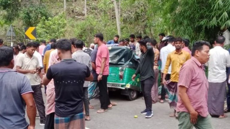 রাঙামাটি-চট্টগ্রাম মহাসড়কে সিএনজি-পিকআপ সংঘর্ষে নিহত ৫