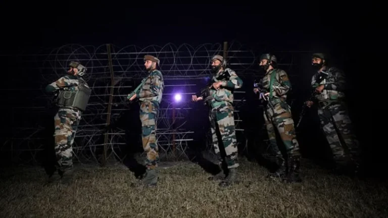 কাশ্মীর সীমান্তে ভারত-পাকিস্তান সেনাদের গোলাগুলি