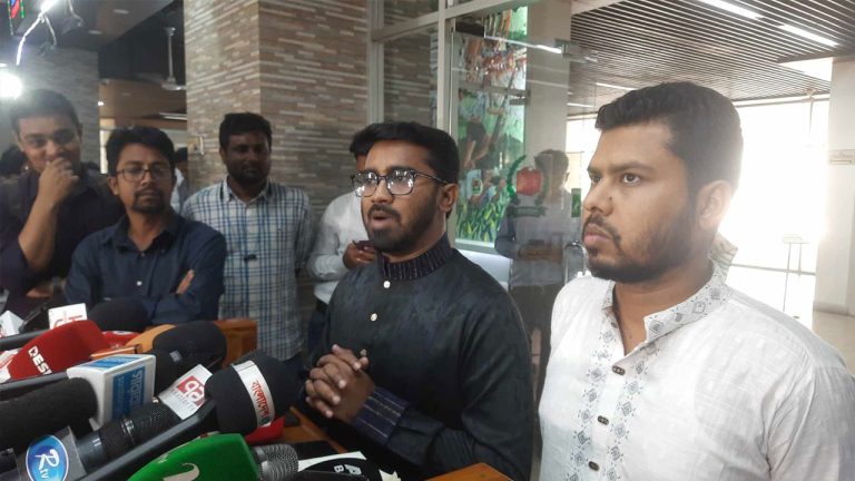 প্রবাসীদের ভোটের আওতায় না আনলে মানবো না : রাশেদ খান