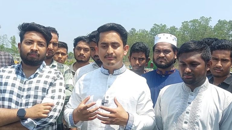 গণঅভ্যুত্থানে নেতৃত্ব দেওয়া ছাত্রদের প্রতি শ্রদ্ধা জানানো উচিত