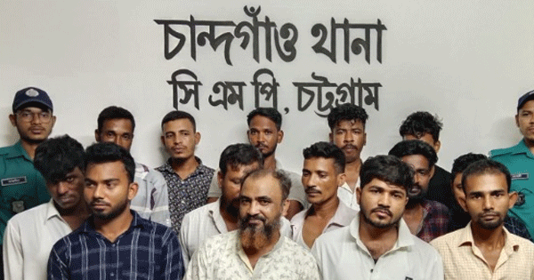 চান্দগাঁওয়ে জুয়ার সরঞ্জামসহ গ্রেফতার ১৭