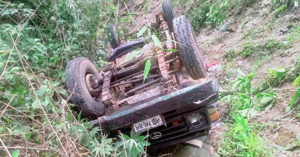 বান্দরবানে চাঁদের গাড়ি খাদে পড়ে প্রাণ গেল যুবকের, আহত ২২