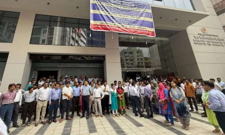 ১৮ দিনে রাজস্ব ঘাটতি ১১ হাজার কোটি টাকা