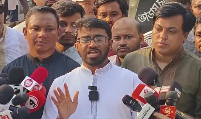 উপদেষ্টা ৪৮ ঘণ্টার মধ্যে পদত্যাগ না করলে আন্দোলন: রাশেদ খাঁন