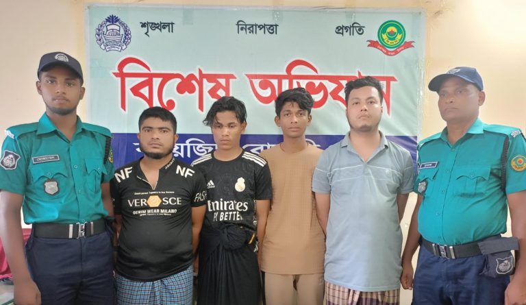 বায়েজিদে গোপন কারখানায় নকল উত্তেজক ওষুধের কারবার, গ্রেপ্তার ৪