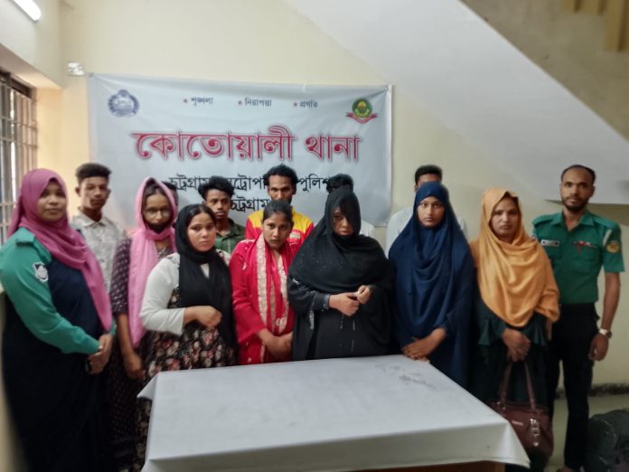 আবাসিক হোটেলে অসামাজিক কার্যকলাপ, আটক ১২ নারী-পুরুষ