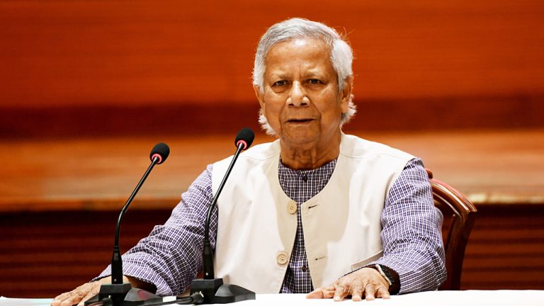 ড. ইউনূস কী করবেন, সেদিকে দৃষ্টি সবার
