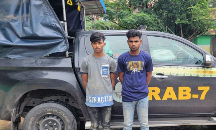 মীরসরাইয়ে গাঁজা-ফেনসিডিলসহ ২ মাদক কারবারি গ্রেফতার