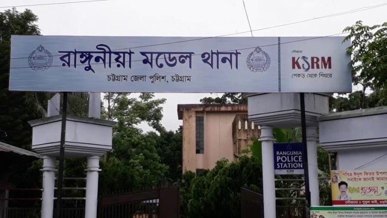 রাঙ্গুনিয়ায় প্রবাসীর বাড়িতে ডাকাতি: স্বর্ণ না পেয়ে কেটে ফেললো আঙুল!