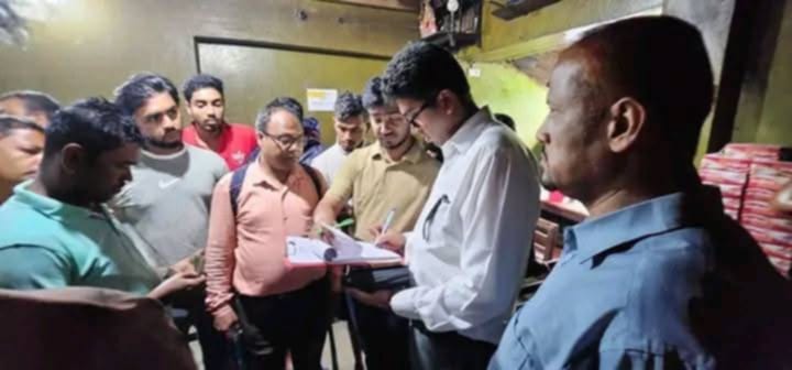 বোয়ালখালীতে বেকারি ও মিষ্টির দোকানে লাখ টাকা জরিমানা