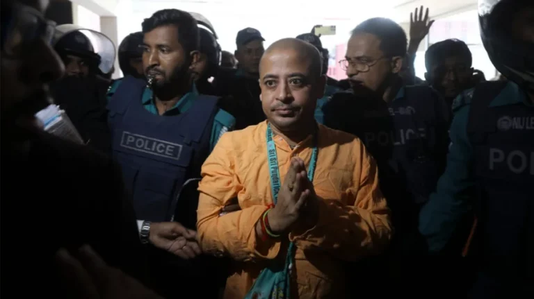 বিস্ফোরক মামলায় চিন্ময় কৃষ্ণ দাসকে জেলগেটে জিজ্ঞাসাবাদের নির্দেশ