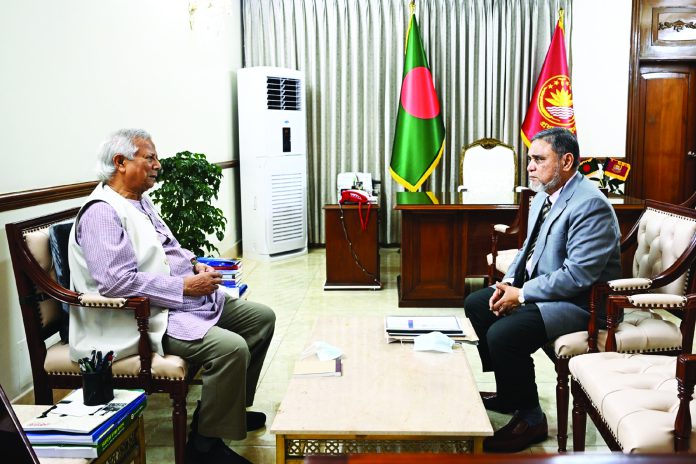 প্রধান উপদেষ্টার সঙ্গে সাক্ষাৎ সিইসির