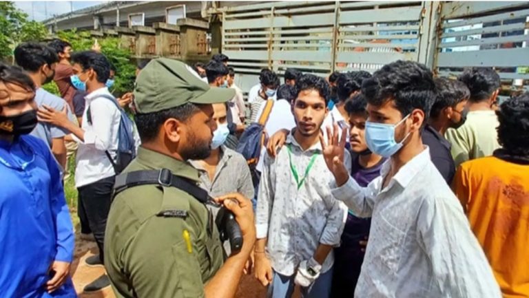 চট্টগ্রামে এইচএসসি পরীক্ষা পেছানোর দাবিতে বিক্ষোভ