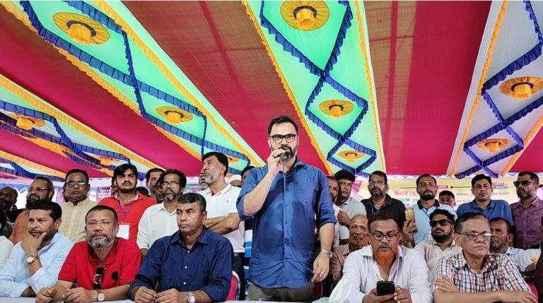 ১৭ বছরের আওয়ামী জুলুম ভুলে গেলে চলবে না : আমিনুল হক