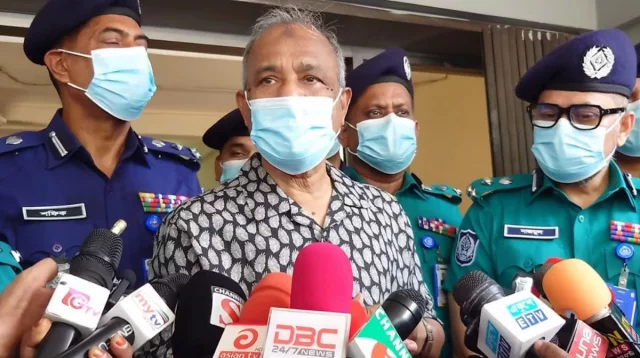 রাইফেল আর ভারী অস্ত্র কাদের কাছে থাকবে জানালেন স্বরাষ্ট্র উপদেষ্টা