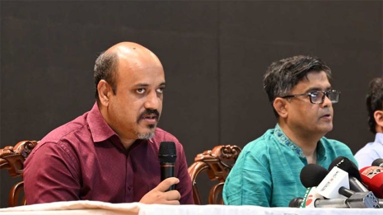ভুল খবর ছড়ালে আইনি পদক্ষেপ নেওয়া হবে: আজাদ মজুমদার