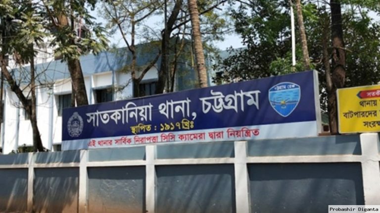 শিক্ষককে খুঁটিতে বেঁধে মারধর, গ্রেপ্তার ২