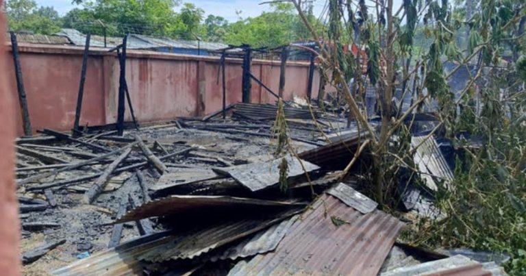 কাপ্তাই পলিটেকনিকে আগুনে পুড়লো ৭ দোকান