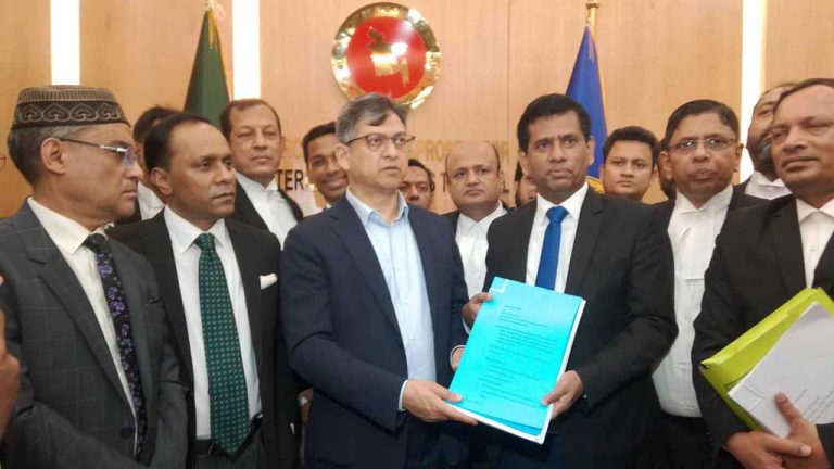হাসিনাসহ ৭ জনের বিরুদ্ধে ট্রাইব্যুনালে ‘গুমের’ অভিযোগ বিএনপির সালাহউদ্দিনের