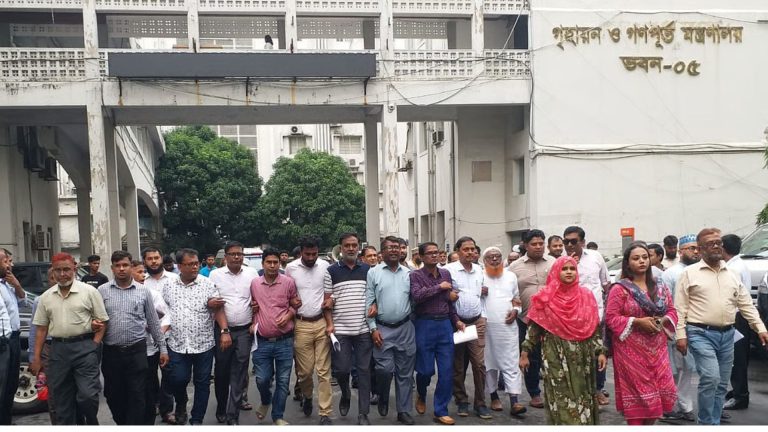 দুই উপদেষ্টাকে স্মারকলিপি, ঈদের পর কঠোর আন্দোলনের হুঁশিয়ারি কর্মচারীদের
