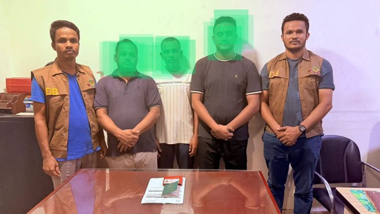 খুলশীতে প্রবাসীকে জিম্মি করে লুটপাট, লুণ্ঠিত মালসহ গ্রেপ্তার ৩