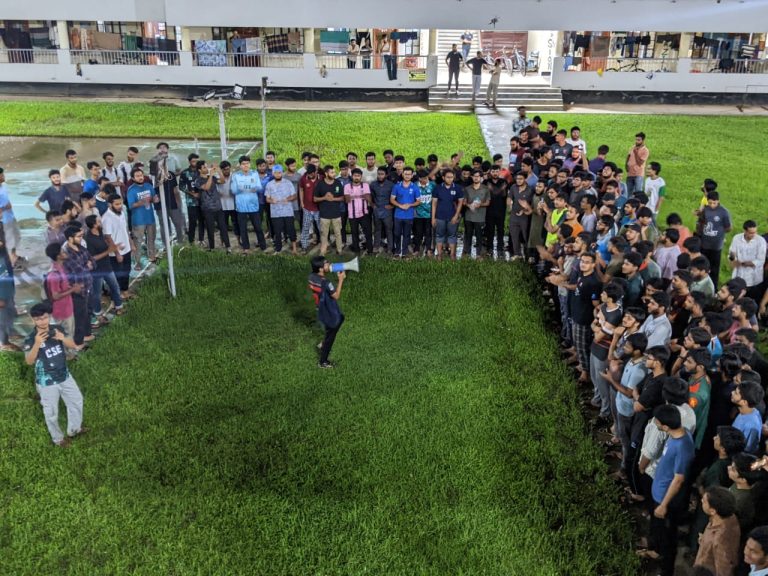 চুয়েটে ছাত্রদলের কমিটি আসার খবর শুনে শিক্ষার্থীদের বিক্ষোভ
