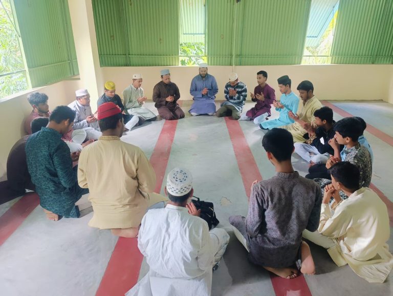 উত্তরায় বিমান দুর্ঘটনায় শহীদদের স্মরণে ফতেপুরে দোয়া মাহফিল