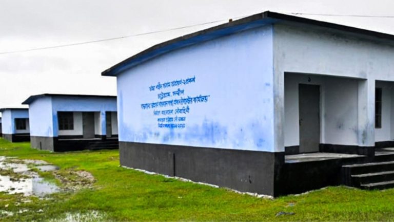 সন্দ্বীপে গৃহহীন ও ছিন্নমূলদের জন্য ৩৪০ ঘর হস্তান্তর করল নৌবাহিনী