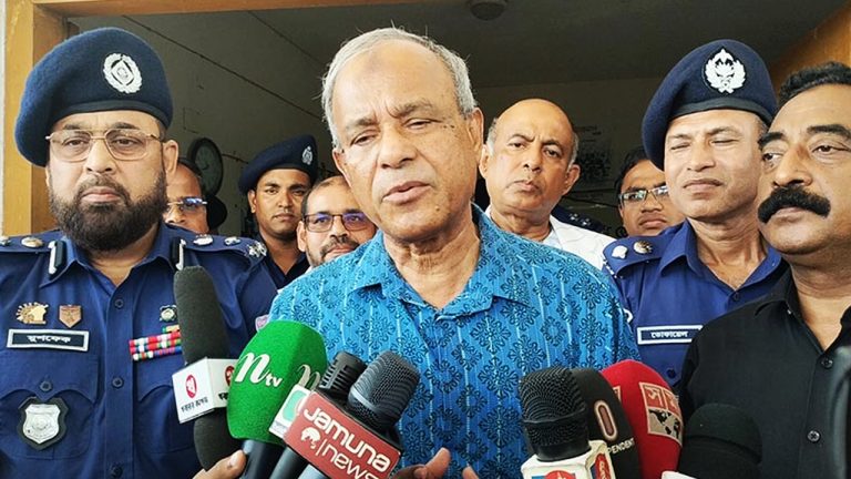 ৫ আগস্ট দেশে নিরাপত্তা নিয়ে কোনো ধরনের হুমকি নেই: স্বরাষ্ট্র উপদেষ্টা