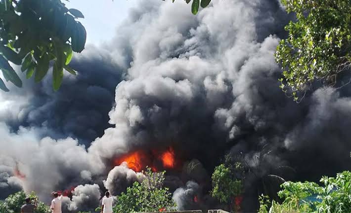 কর্ণফুলী ইপিজেডে কারখানায় ভয়াবহ  আগুন, নিয়ন্ত্রণে ৮ ইউনিট