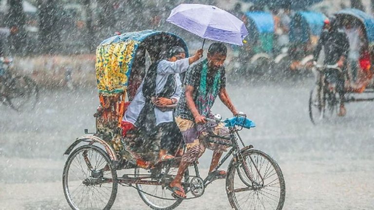 দেশজুড়ে বৃষ্টির আভাস, চট্টগ্রামে আশঙ্কা অতি ভারী বর্ষণের