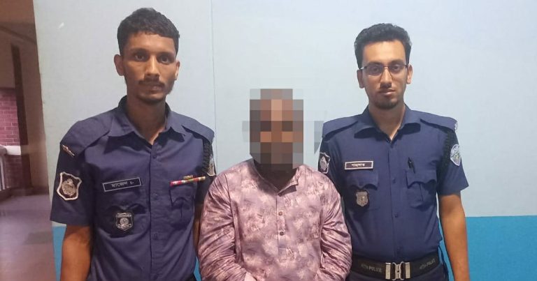 কালোজাদুতে পরিবারের ক্ষতি, ক্ষোভে কবিরাজকে জবাই