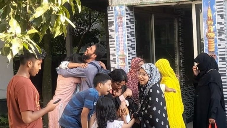 পাশাপাশি কবরে শায়িত একই পরিবারের ৪ জন