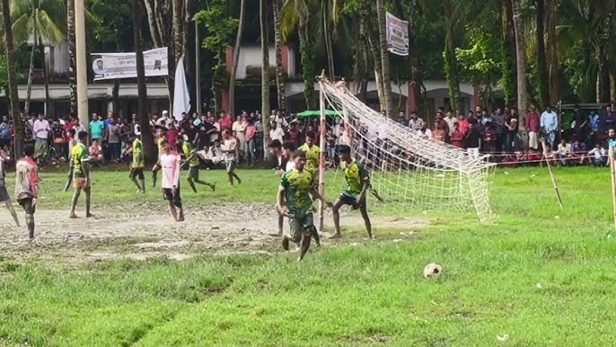 সন্দ্বীপে ফুটবল খেলাকে কেন্দ্র করে সংঘর্ষ, মাঠ ও রাস্তায় ছুরি-লাঠি নিয়ে হামলা, গুরুতর আহত ৫