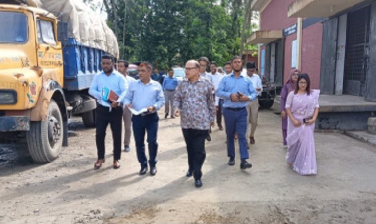 আনোয়ারায় গুদাম পরিদর্শনে খাদ্য উপদেষ্টা