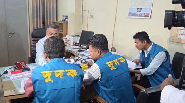 চট্টগ্রাম শিক্ষা বোর্ডে দুদকের অভিযান