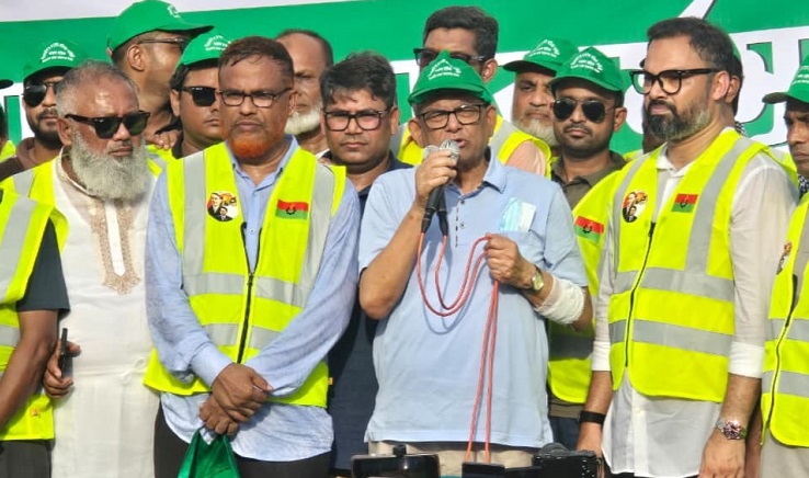 আওয়ামী লীগ ভারতে বসে গুজব ছড়াচ্ছে : মির্জা ফখরুল