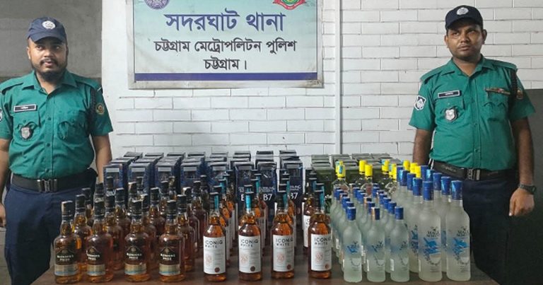 সদরঘাটে ১৩২ বোতল বিদেশি মদ উদ্ধার